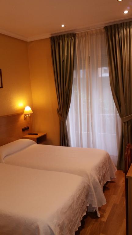 Pension La Concha San Sebastian Exterior photo