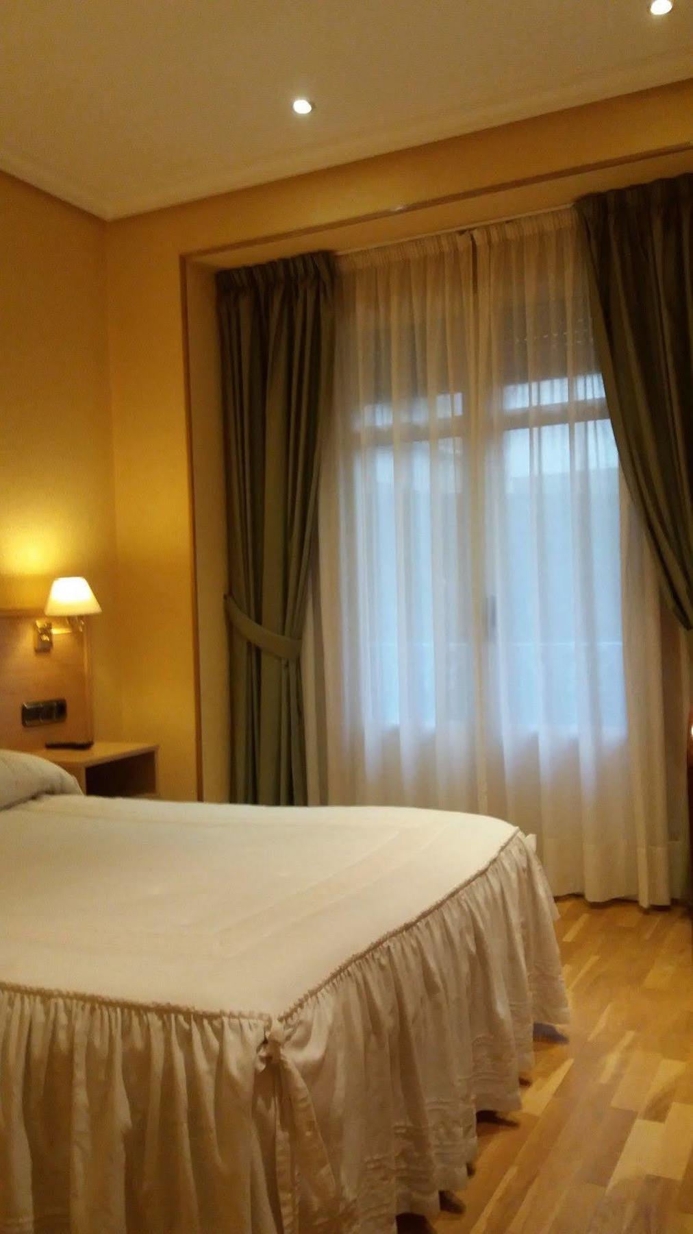 Pension La Concha San Sebastian Exterior photo